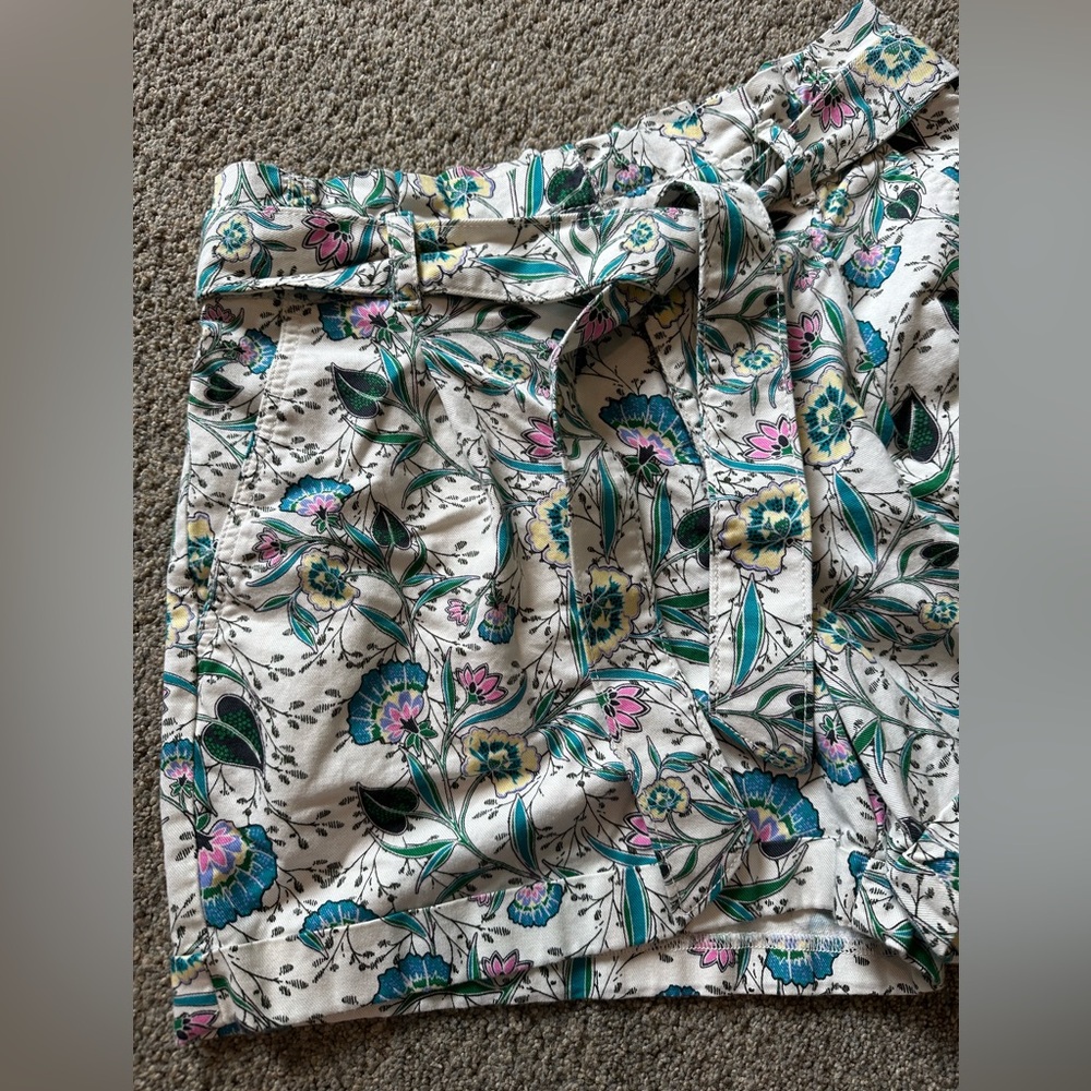 Loft Shorts - Picture 4 of 7